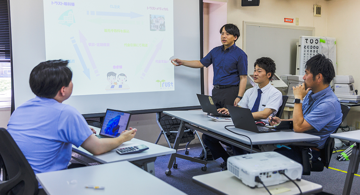 先輩社員の声 バナー